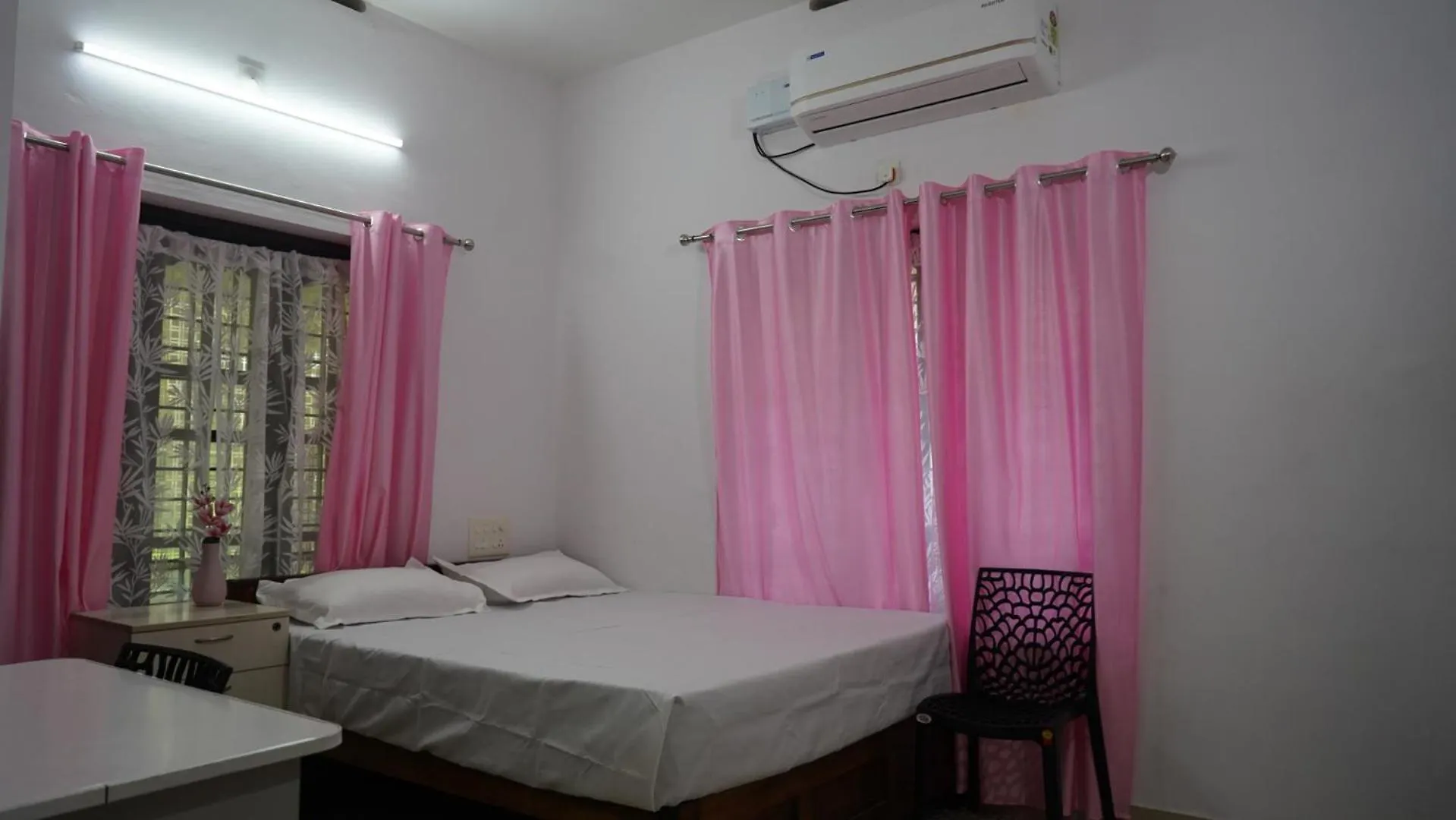 Honey Paradise Homestay Thiruvananthapuram